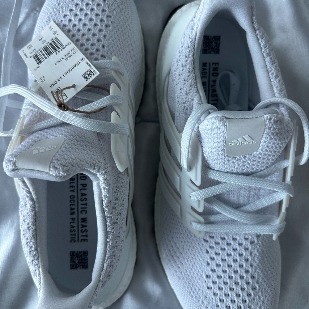 New Adidas Ultra boost 5.0 DNA in Size 10 , White